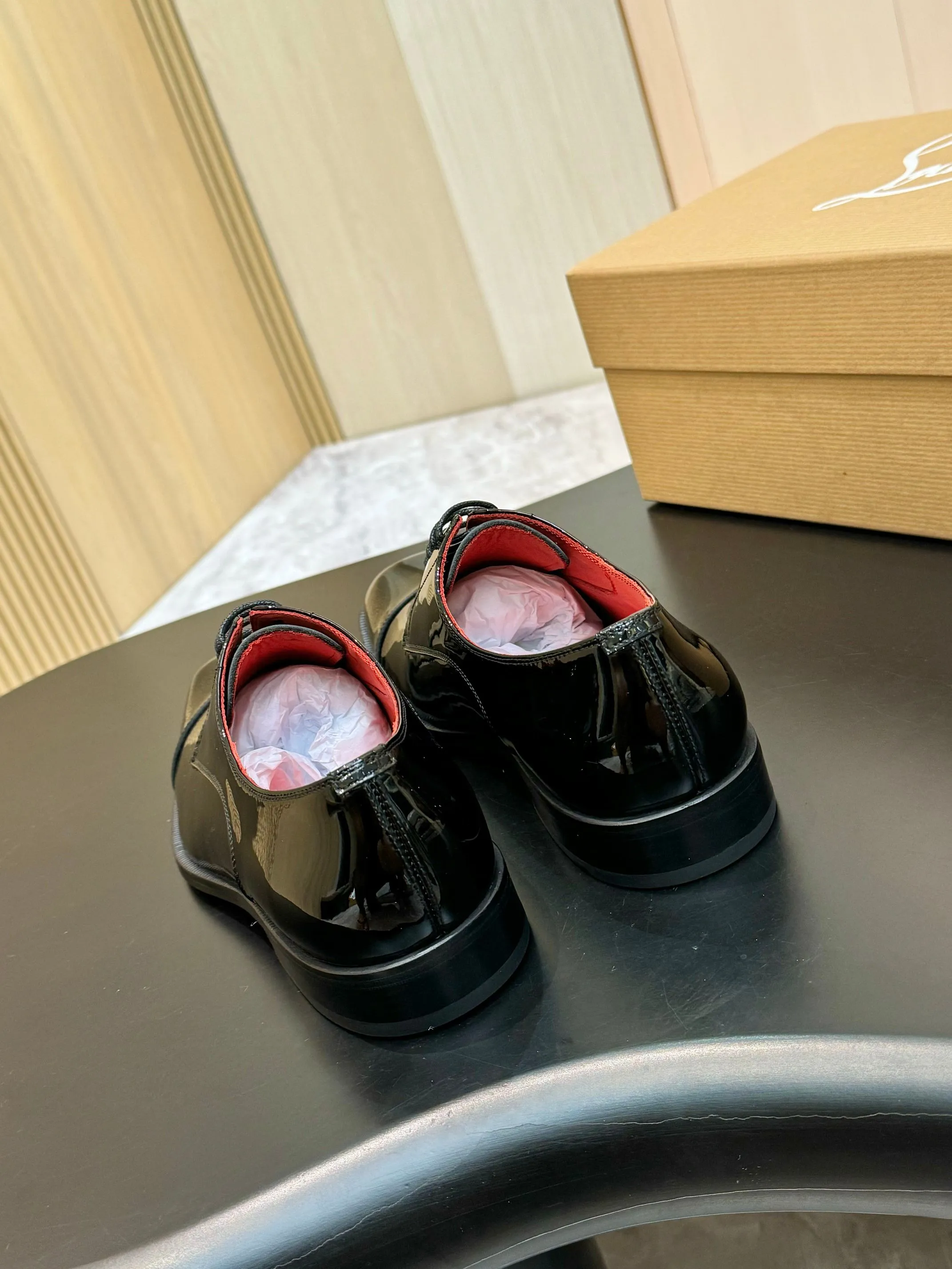 [CL red sole shoes] Top P: 1020💰 Size 39-44 (⚠️38.45.46.47 custom-made, non-returnable and non-exchangeable) 🆑High-end men's business formal leather shoes, original authentic top quality goods ••✅💯 Top original order purchasing agent! Original imported patterned cowhide ➕Imported cowhide lining ➕Cowhide feet ➕Original leather outsole~🉑️Feel free to compare the authentic ones!
